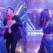 Madhuri Dixit et Jackie Shroff recréent « Sun Beliya » sur scène, la vidéo devient VIRAL